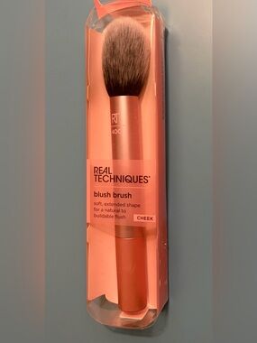 NWT/Real Techniques Powder/Blush Brush #400